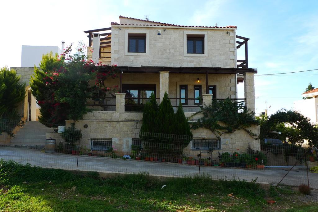 Traditional Stonehouse Vicky Villa *